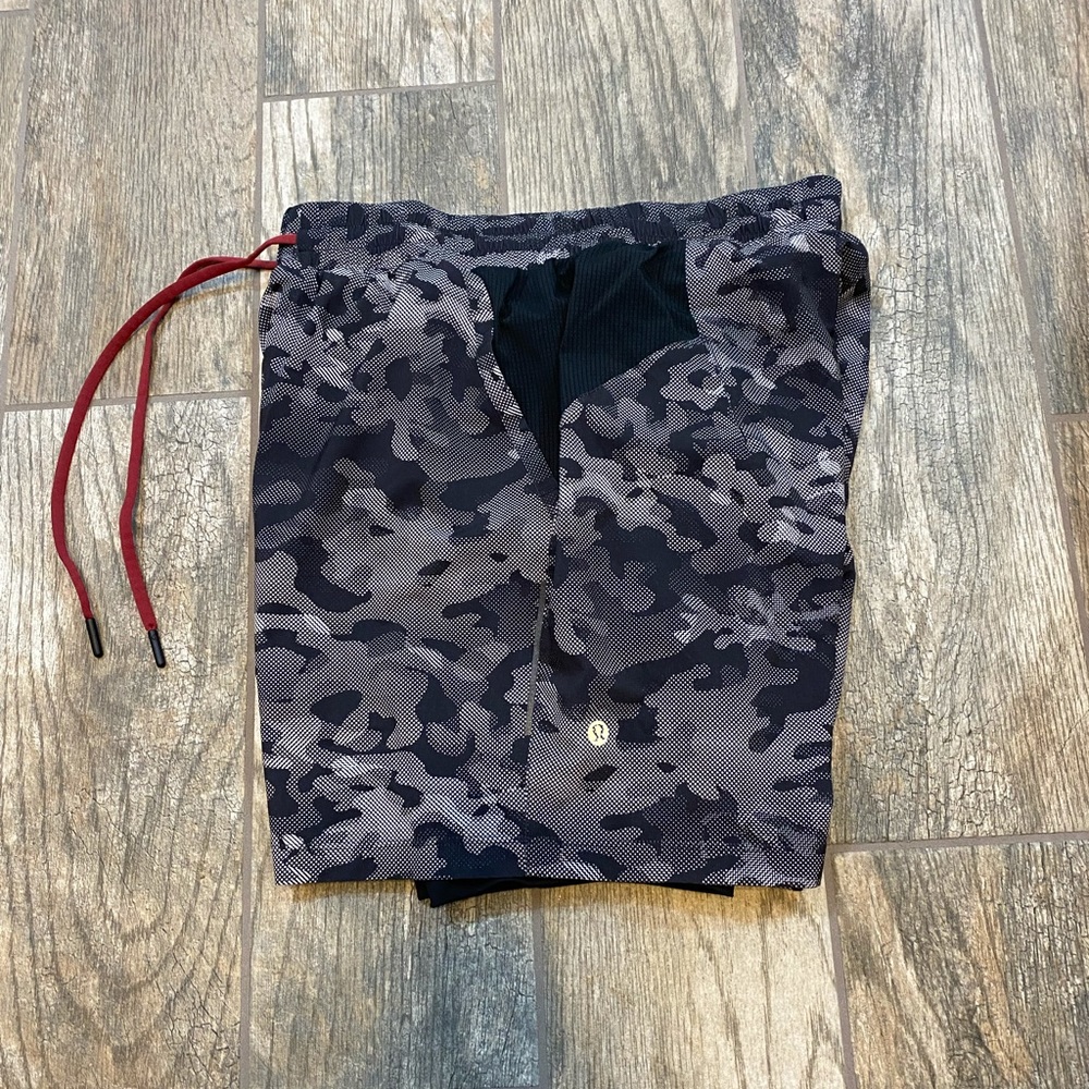 Lululemon gray & black short drawstring athletic